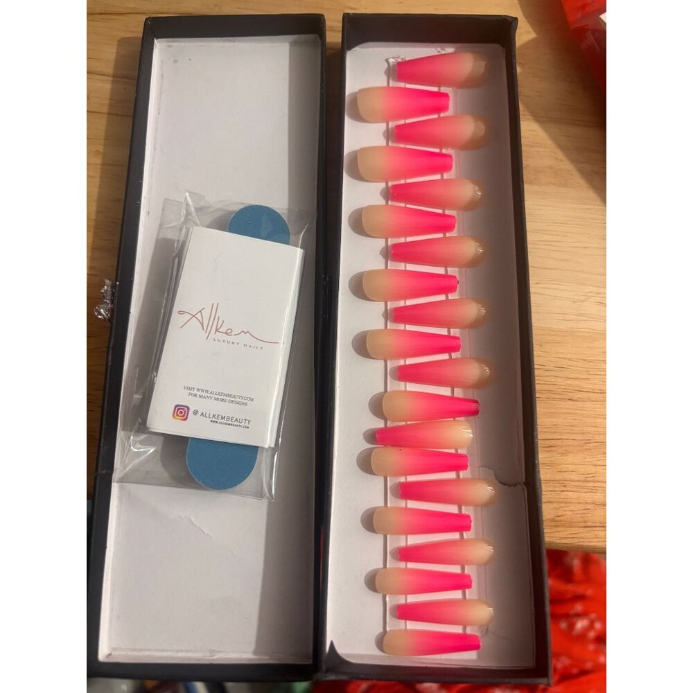 #527 Allkem luxury nails pink ombre